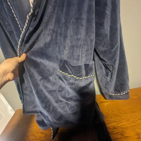 Ascentix Men's Velour Smoking Jacket with Satin Lining - Picture 2 of 10